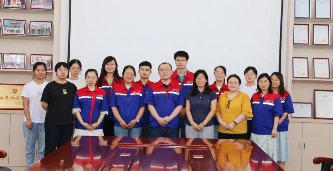 銳智財務(wù)人，努力著，奮斗著！